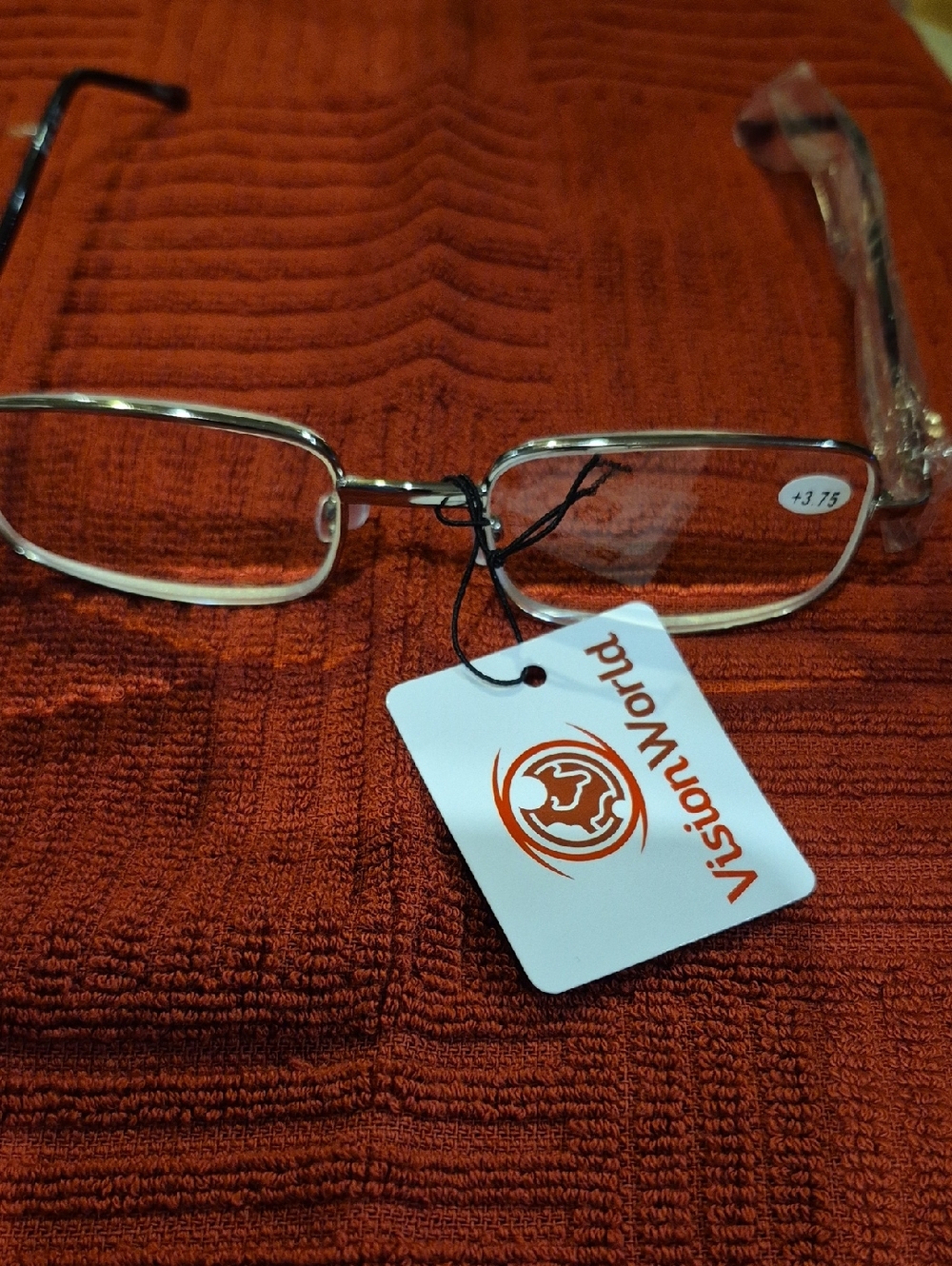 NEW--VisionWorld Metal Rectangle Reading Glasses in Silver